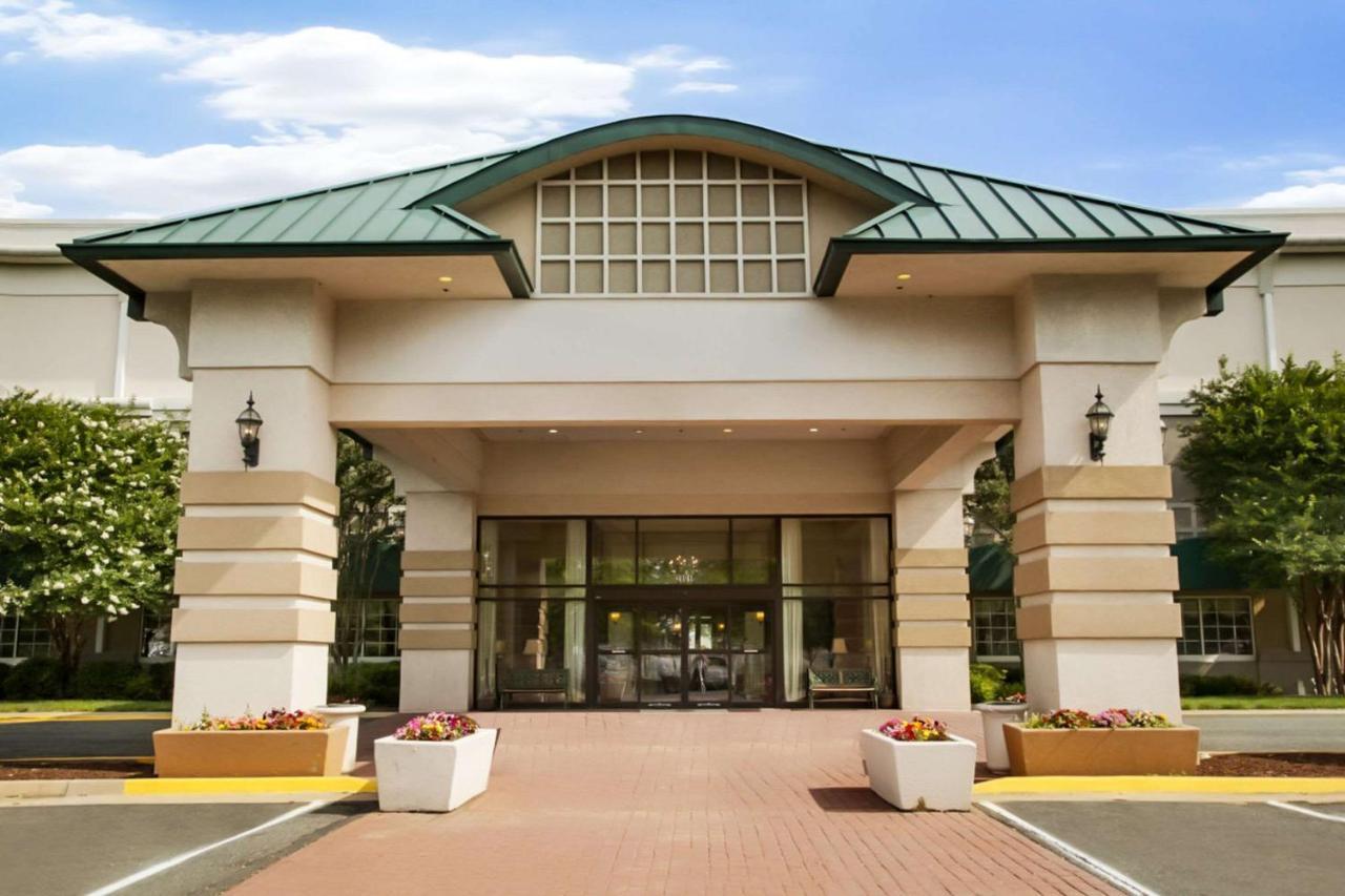 Clarion Hotel & Suites Convention Center 弗雷德里克斯堡 外观 照片
